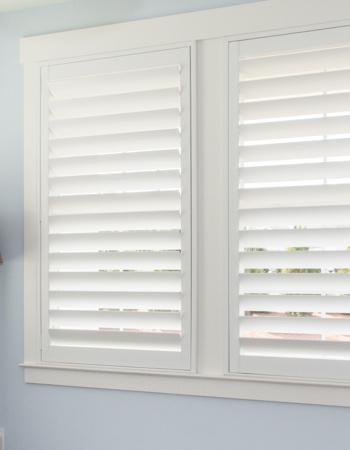 Plantation shutters with hidden tilt rods in Destin